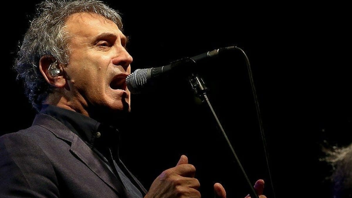 «Θα ήθελα να με…»: Το «έβγαλε» από μέσα του ο Γιώργος Νταλάρας