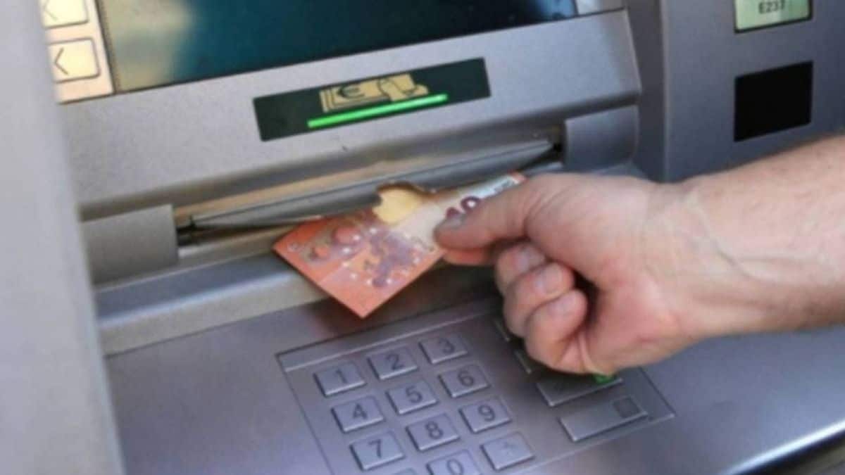 19χρονος πάτησε αυτό στο ΑΤΜ και δευτερόλεπτα μετά είδε στον λογαριασμό του 123.000 ευρώ!