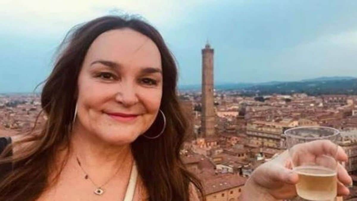 42χρονη βγάζει selfie στο καινούριο της σπίτι. Αυτό που εντόπισε πίσω της θα κάνει το αίμα σας να παγώσει!