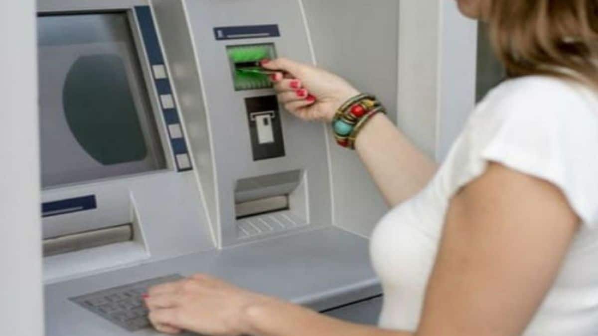 36χρονη πήγε στο ΑΤΜ και είδε στον λογαριασμό της 100.000 ευρώ – Η συνέχεια σοκάρει…