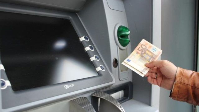 Τέλος εποχής για τα ΑΤΜ: Δεν θα κατεβάζουμε χρήματα με κάρτα, αλλά…