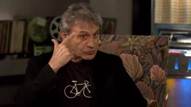 “Ενεός” ο Γιώργος Νταλάρας: “Έρχονται δυο κορίτσια από επάνω μου…” – Το απίστευτο περιστατικό που τον άφησε άφωνο