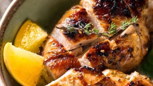 Τρυφερό σαν…μαρούλι: Τα 5 μυστικά των σεφ για ζουμερό κοτόπουλο