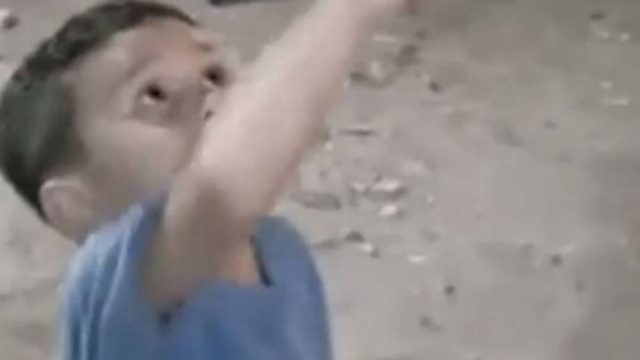 Αγοράκι έφτιαξε τη βαλίτσα του για να πάει στον ουρανό να βρει…