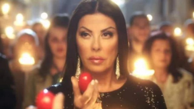 Θυμάστε τη διαφήμιση «Χτύπα σαν άντρας»; Τόσα χρήματα είχε πάρει από τα Jumbo η Άντζελα Δημητρίου