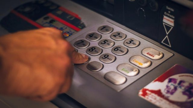 ΑΤΜ «αράχνη» τον άφησε ρέστο: Έχασε 600 ευρώ στο άψε σβήσε – Τεράστια απάτη!