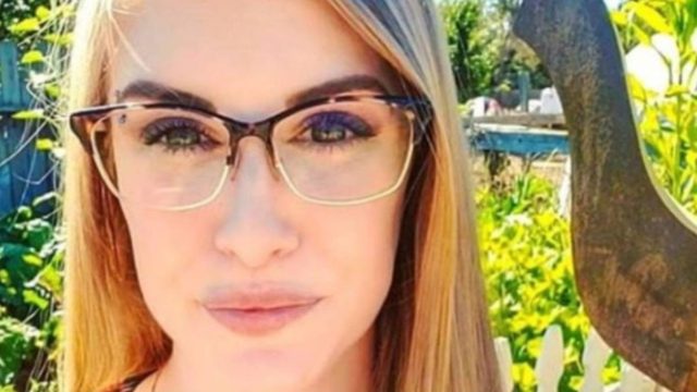 26χρονη προσλήφθηκε για να προσέχει τα σκυλιά τους! Όταν κοίταξαν στην κάμερα τι είχε κάνει, την απέλυσαν αμέσως