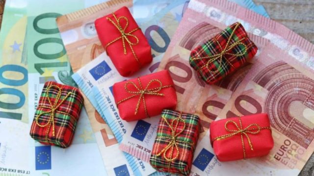 «Βόμβα» με το Δώρο Χριστουγέννων: Τι μπορεί να κάνει ο εργαζόμενος αν δεν του καταβληθεί