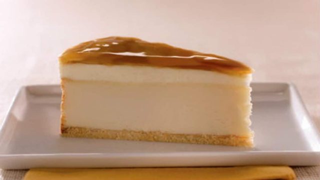 “Κολάσιμο” cheesecake φτιαγμένο με γιαούρτι και βουτηγμένο στο μέλι – Γλυκό ψυγείου για “σωστό” αμάρτημα