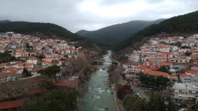 Σας κουράζει η πολυκοσμία; Αυτοί είναι οι 3 ιδανικοί προορισμοί στην Ελλάδα για τις πιο ήρεμες χριστουγεννιάτικες διακοπές