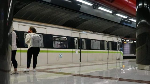 Παραμονή Πρωτοχρονιάς: Τα τελευταία δρομολόγια σε μετρό, τραμ, λεωφορεία και τρόλεϊ