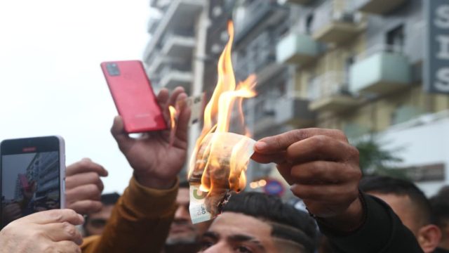 Θεσσαλονίκη: Με τις καραμπίνες στα χέρια οι Ρομά – Βίντεο ντοκουμέντο από τα σοβαρά επεισόδια με δυνάμεις της ΕΛ.ΑΣ.