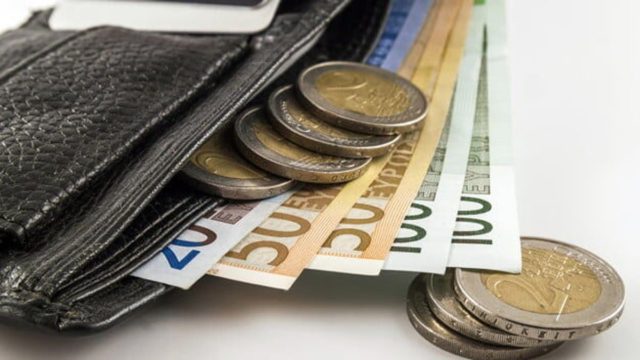 Επίδομα «μισθός» 250 ευρώ στα ΑΤΜ κάθε μήνα – Πώς θα χορηγείται