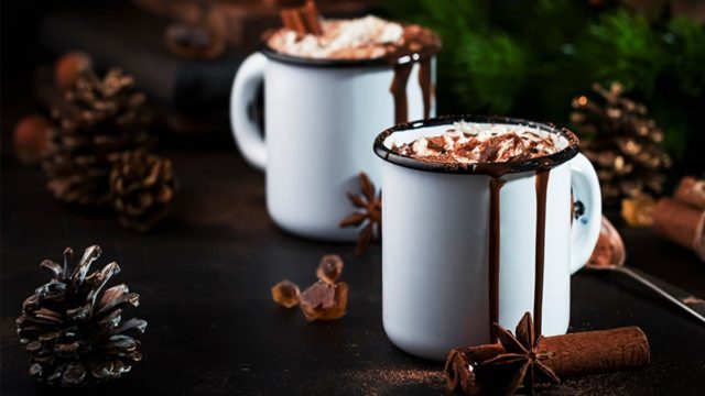 5 Ιδέες για να “αναβαθμίσετε” την ζεστή σοκολάτα