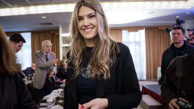 Εύα Καϊλή: Τα «σκληρά» παζάρια για το οικόπεδο στην Πάρο – «Ήταν σαν να τα βγάζει τσίμα τσίμα»