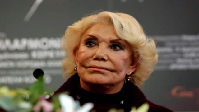 Παθιασμένη η Μαρινέλλα: Το καυτό φιλί της τραγουδίστριας που αποθανατίστηκε από δημοσιογραφικό φακό