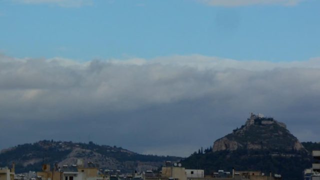 Η φωτογραφία της ημέρας: Συννεφιασμένος Λυκαβηττός…