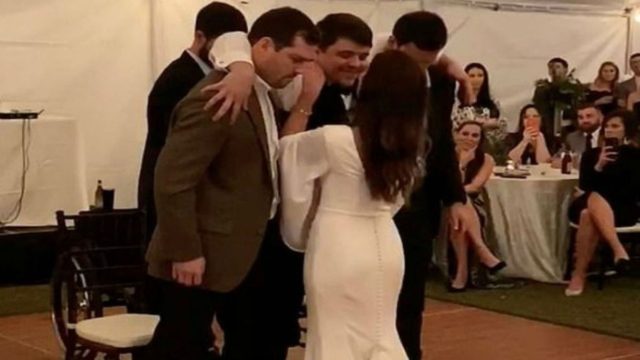 Ράγισαν καρδιές σε γάμο – Η κίνηση του γαμπρού μπροστά στα μάτια της νύφης που προκάλεσε ρίγη συγκίνησης