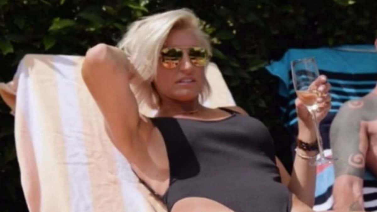 Όταν ξαπλώνει φαίνεται σαν μια συνηθισμένη γυναίκα – Μόλις όμως σηκώθηκε όρθια μείναμε με το στόμα ανοιχτό!