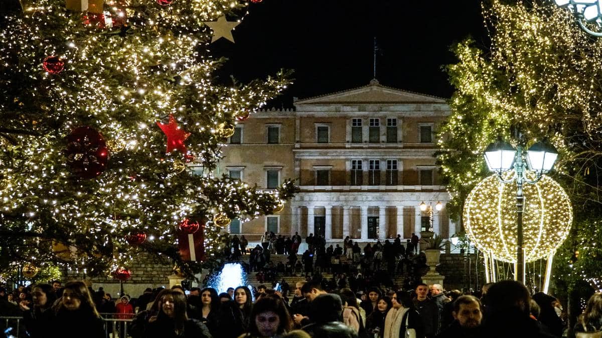 Η φωτογραφία της ημέρας: Πλατεία Συντάγματος στολισμένη για τα Χριστούγεννα