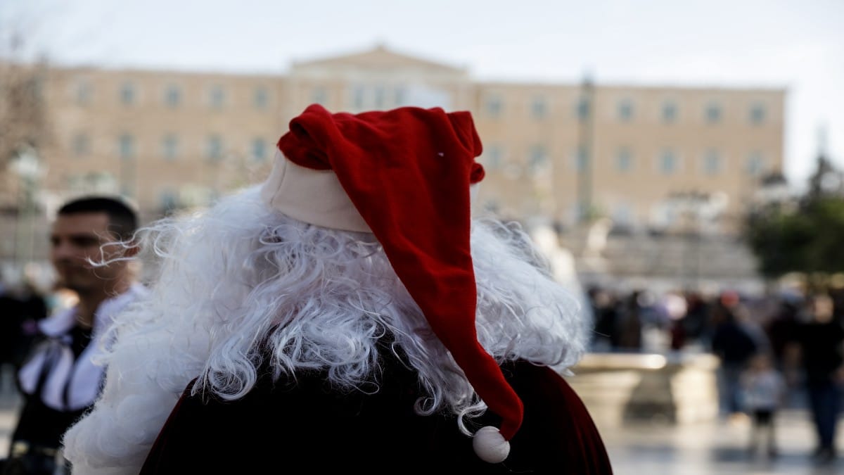 Η φωτογραφία της ημέρας: Χριστούγεννα στην πόλη – Από το Ροβανιέμι στο… κέντρο της Αθήνας!