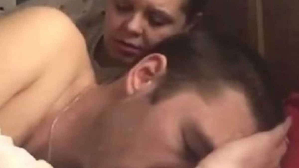 Έγκυος γυναίκα λιγουρεύτηκε ελιές στις 3 τα ξημερώματα – Αυτό που της έφερε τελικά ο σύζυγός της θα σας κάνει να κλάψετε!