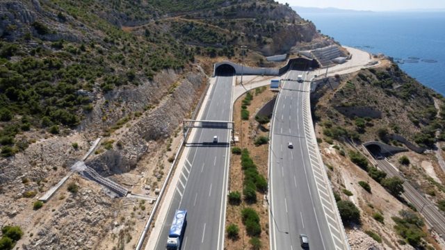 Κατολίσθηση βράχου Αθηνών – Κορίνθου: Μεγάλο μποτιλιάρισμα και καθυστερήσεις
