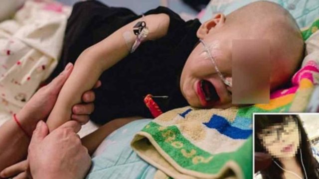 Μωράκι που πάσχει από καρκίνο κλαίει και θέλει τη μαμά του χωρίς να ξέρει ότι το εγκατέλειψε λόγω της ασθένειας του