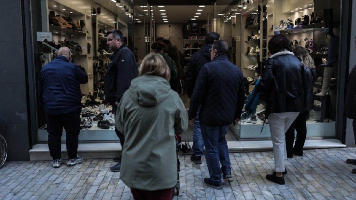 Σε ρυθμούς εορταστικού ωραρίου: Πώς θα λειτουργήσουν τα καταστήματα έως την Πρωτοχρονιά