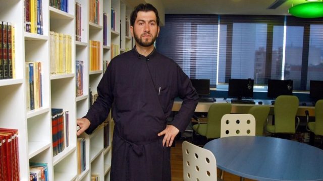 Κιβωτός του Κόσμου: Απαγορεύουν στον πατέρα Αντώνιο να πλησιάζει τις δομές! (Video)