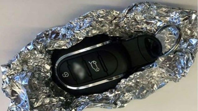 Τύλιξε το κλειδί το αυτοκινήτου με αλουμινόχαρτο! Μόλις μάθετε το λόγο θα τρέξετε να το κάνετε!