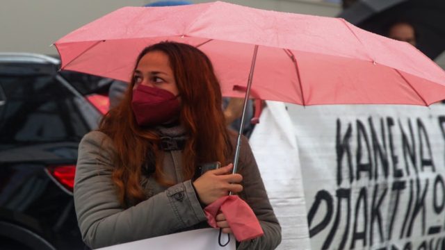 Κορωνοϊός: Πέπλο ανησυχίας από τους 154 θανάτους σε μια βδομάδα στη χώρα – Ψηλά ξανά κρούσματα και διασωληνωμένοι