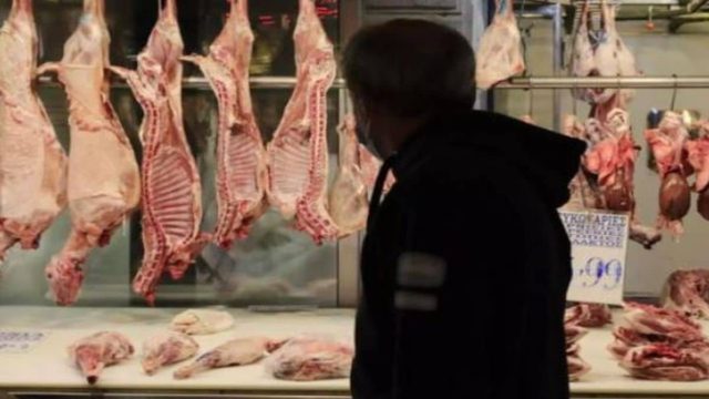 «Πάγωσαν» στον ΣΚΑΙ με ατάκα κρεοπώλη: «Το επίδομα θα μας βοηθήσει να αυξήσουμε τις τιμές»