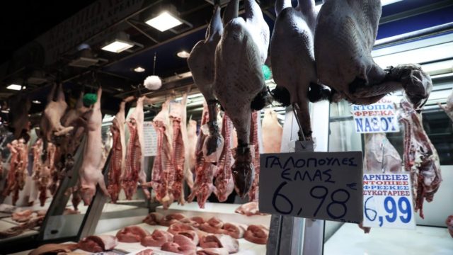 Πόσο θα “πονέσει” τις τσέπες μας το εορταστικό τραπέζι; Πώς θα κυμανθούν οι τιμές κρέατος και γαλοπούλας