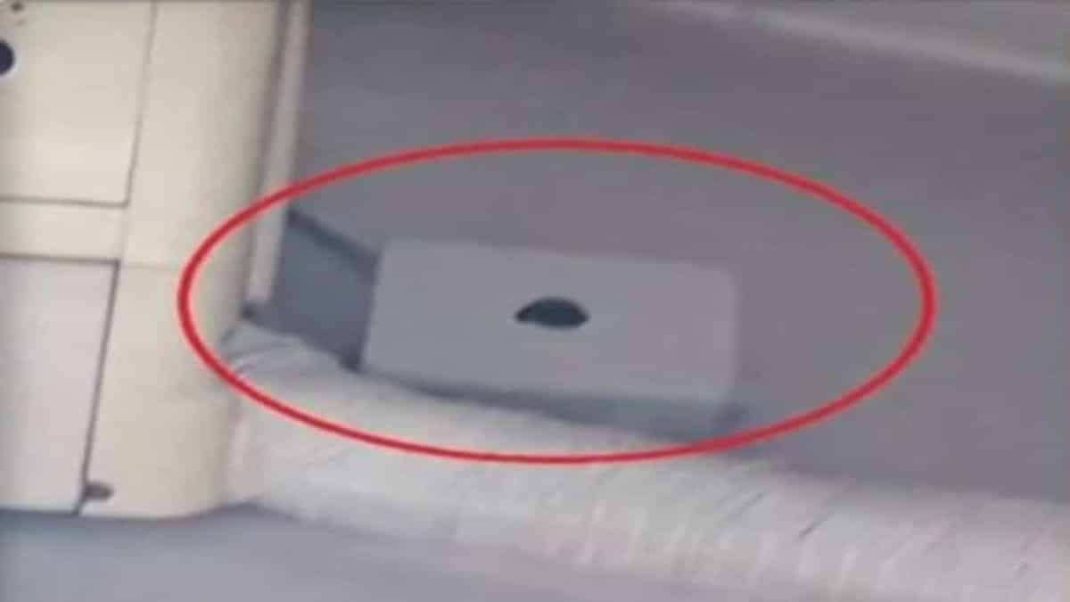 Αδιανόητο: Παπάς έβαλε κρυφή κάμερα στην είσοδο της εκκλησίας για να βλέπει τους πιστούς να…