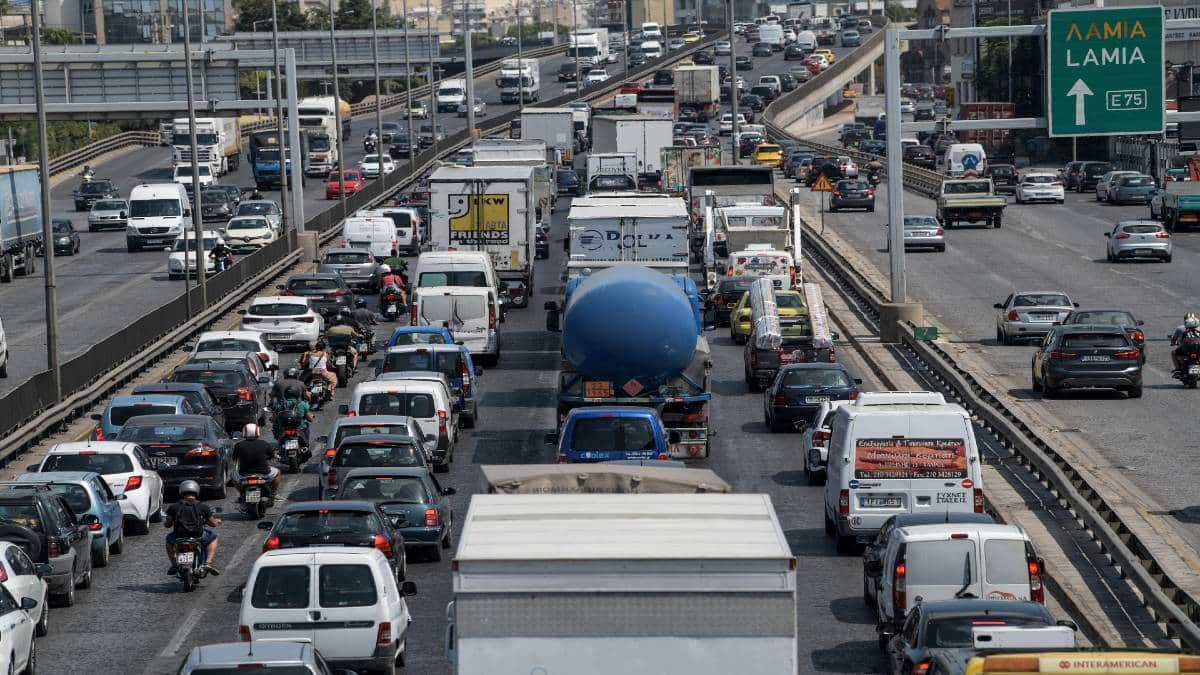 Κυκλοφοριακό κομφούζιο στους δρόμους: Για «γερά νεύρα» η οδήγηση στην Αθήνα – Ποιους να αποφύγετε