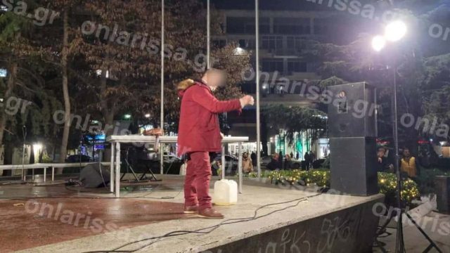 Πανικός στη Λάρισα: Άνδρας απειλούσε να αυτοπυρποληθεί στην κεντρική πλατεία της πόλης