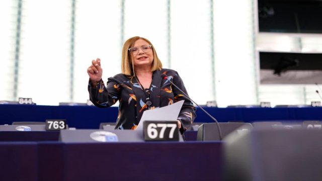 Ξέσπασμα Μαρίας Σπυράκη: «Παραιτούμαι της ασυλίας, δεν έχω καμία ανάμειξη – Τα χρήματα τα έχει πάρει πρώην…» (video)
