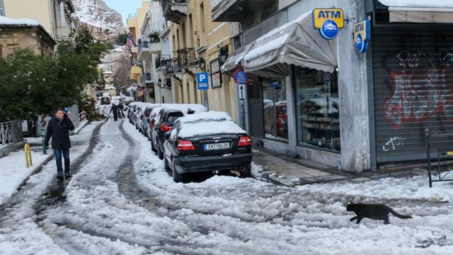 «Κατεβασιά» βαρυχειμωνιάς: Τα Μερομήνια μίλησαν – Φτάνουν τα πρώτα χιόνια στην Αθήνα!