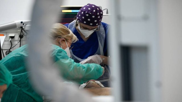 Θρήνος στην Κόρινθο: Πέθανε το 2,5 ετών κοριτσάκι που έδινε μάχη με τον κορωνοϊό στην ΜΕΘ