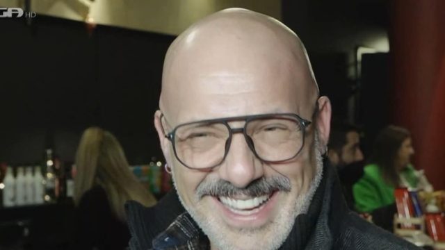 «Είστε χαζοί;» – Πυρ και μανία ο Νίκος Μουτσινάς