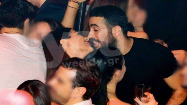 Γλωσσόφιλα μπροστά στα μάτια μάνας και πεθεράς: Τα καυτά φιλιά της Μελίνας Νικολαΐδη με τον σύντροφό της στα μπουζούκια!