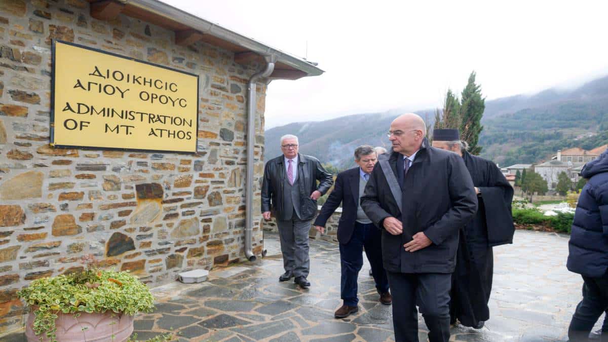 Λαχτάρησαν άπαντες με τον Νίκο Δένδια – Σοβαρό επεισόδιο με την υγεία του στο Άγιο Όρος