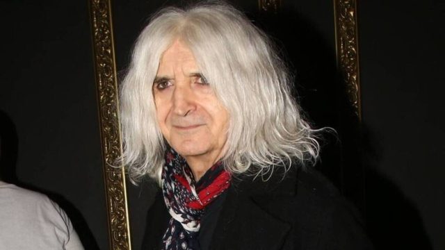 “Πόσο κουράστηκες, να φύγεις βιάστηκες…” – Η μεγάλη απώλεια που στιγμάτισε τον Νίκο Καρβέλα