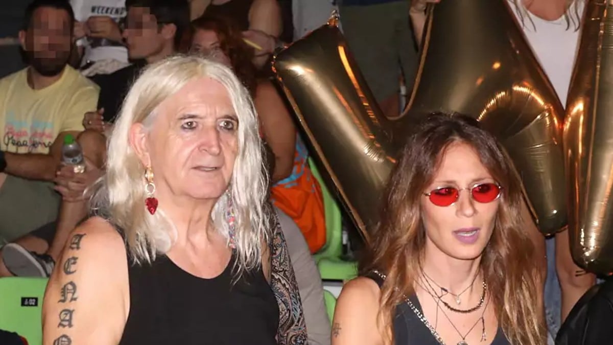Ίδιος ο Νίκος Καρβέλας: Δείτε πόσο μεγάλωσε ο γιος του με την Έλενα Φερεντίνου (photo)