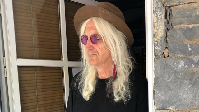 Κάγκελο οι δημοσιογράφοι με τον Καρβέλα: «Χώρισα με τον Νίκο γιατί είναι…»