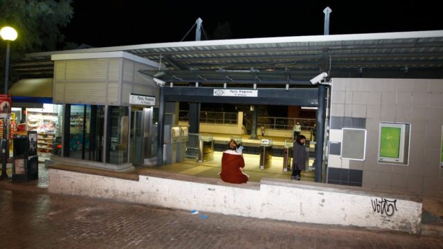Ηλεκτρικός: Πτώση ανθρώπου στον σταθμό Πευκάκια