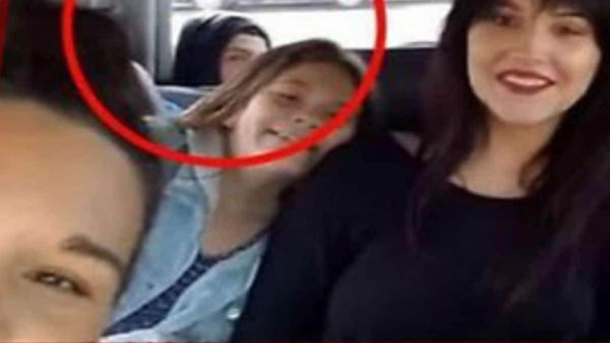 Μητέρα με τα παιδιά της βγάζουν selfie στο αυτοκίνητο – Μόλις είδαν την φωτογραφία κοκάλωσαν (Video)