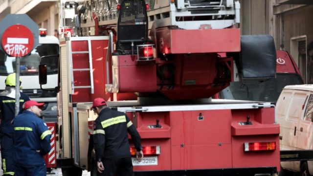 Φωτιά στο κέντρο της Αθήνας – Κοντά στο Εθνικό Θέατρο