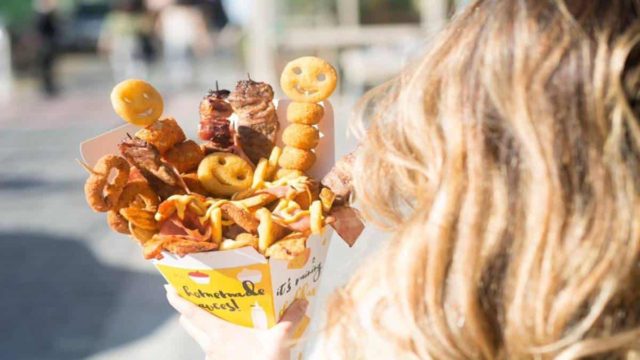 Το street food μαγαζί της Αθήνας με τις πιο νόστιμες πατάτες – Κάνουν ουρές για να δοκιμάσουν